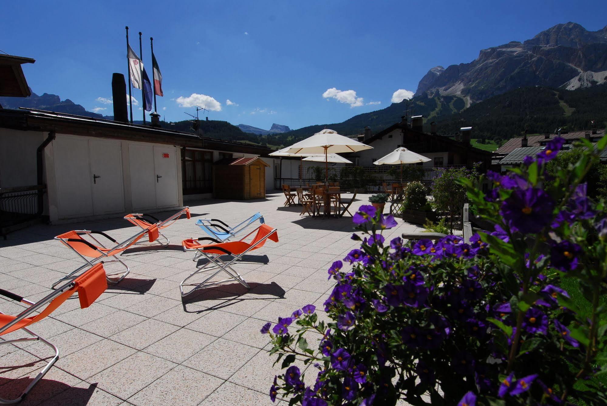 Hotel Olimpia Cortina dʼAmpezzo Exterior foto